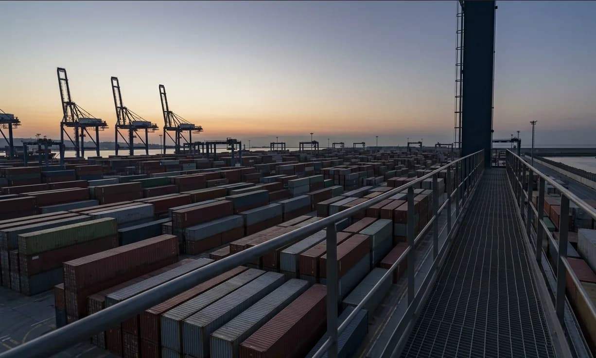 International trade terminal